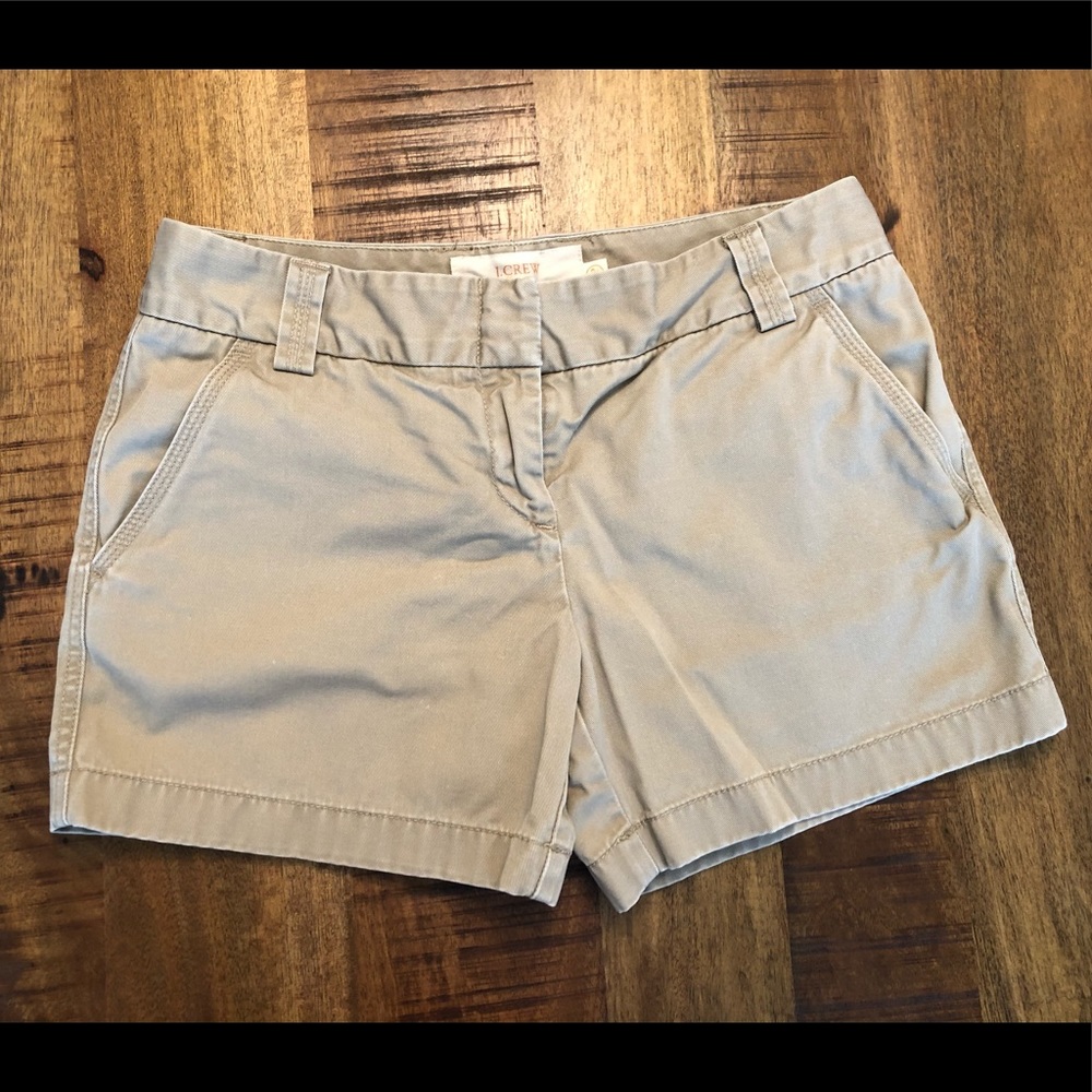 J. Crew classic khaki chino shorts. Size 4P. GUC.